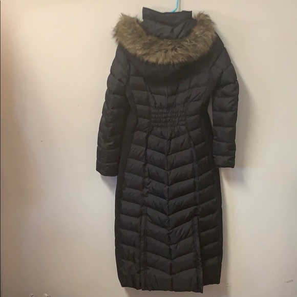 Micheal Kors luxurious down jacket. - Picture 2 of 6